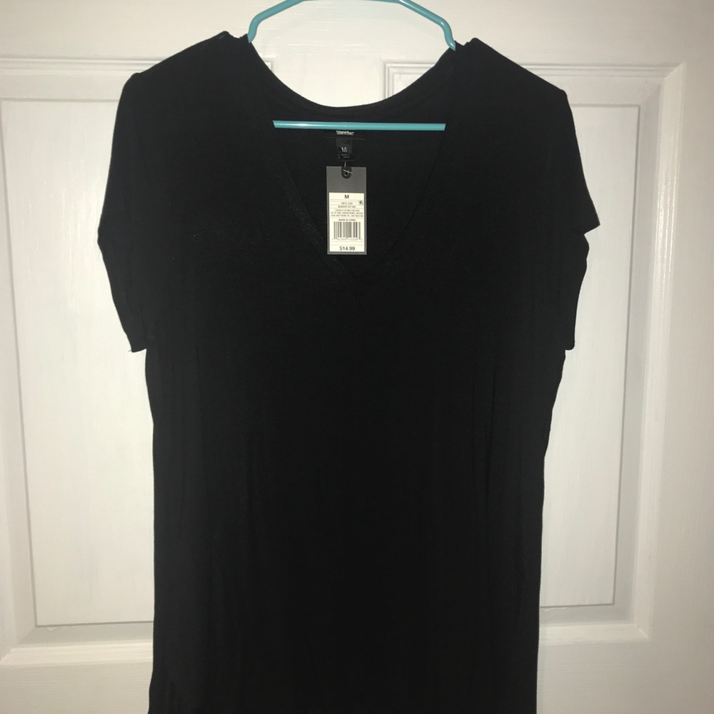 Black v neck longer shirt